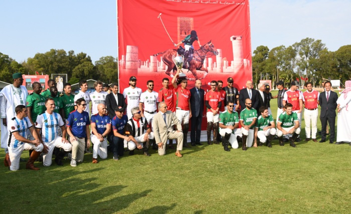 Photo souvenir de toutes les équipes. Photo souvenir de toutes les équipes.