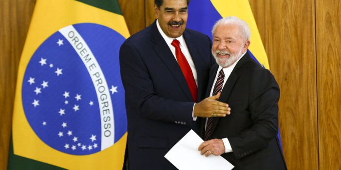 Brésil : Rencontre "historique" entre Lula et Maduro
