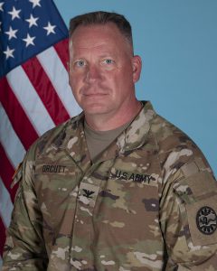 Eric D. Orcutt, Colonel de l’Armée américaine et commandant du 1er bataillon du 148ème régiment d’artillerie de campagne, a répondu à nos questions au sujet de l’exercice tactique et des capacités manœuvrières des Forces Armées Royales.