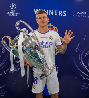 Real Madrid : Toni Kroos rempile pour une saison supplémentaire Real Madrid : Toni Kroos rempile pour une saison supplémentaire