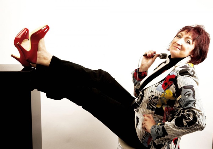 Reine de la bossa-nova, elle peint et lutte contre la maltraitance des animaux. Reine de la bossa-nova, elle peint et lutte contre la maltraitance des animaux.