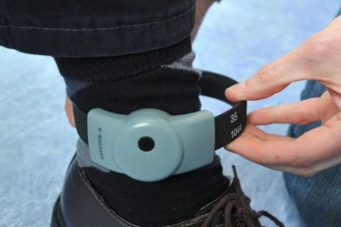 Peines alternatives : Qui assurera la gestion des bracelets électroniques ? [INTÉGRAL]