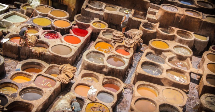 Photo: tous droits réservés // La transformation de la peau de mouton en «peausserie », soit en cuir exploitable ne se fait pas en un claquement de doigts. Photo: tous droits réservés // La transformation de la peau de mouton en «peausserie », soit en cuir exploitable ne se fait pas en un claquement de doigts.