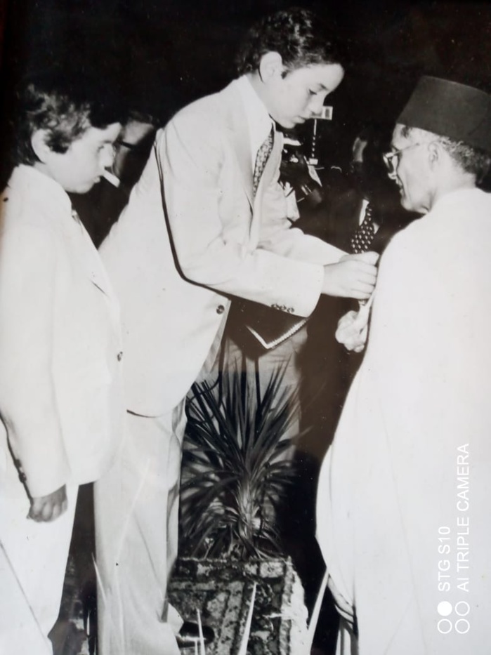 Haj Lahcen Dlimi fut décoré en 1976 par SM le Roi Mohammed VI, alors Prince Héritier, qui était accompagné de SAR le Prince Moulay Rachid.