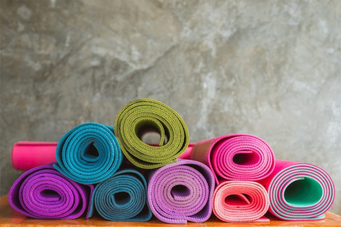 Nettoyer son tapis de Yoga : Un geste sain et indispensable