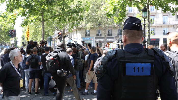 Enquête ouverte après des violences policières sur trois journalistes