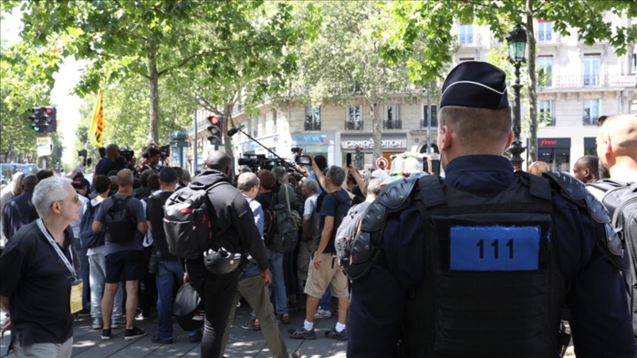 Enquête ouverte après des violences policières sur trois journalistes Enquête ouverte après des violences policières sur trois journalistes