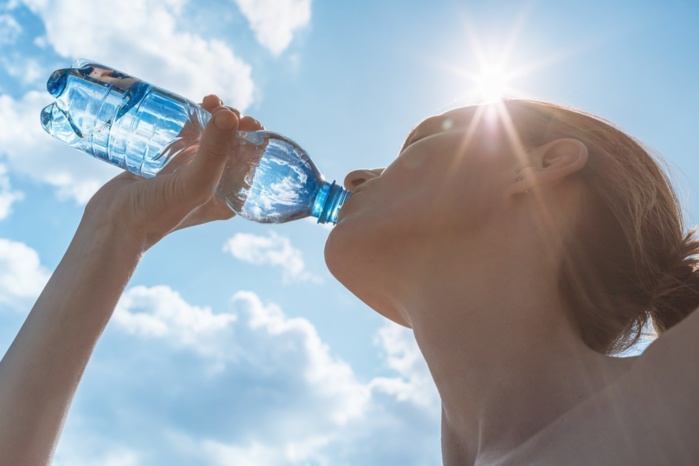 Canicule : boire de l’eau oui, mais attention à sa température