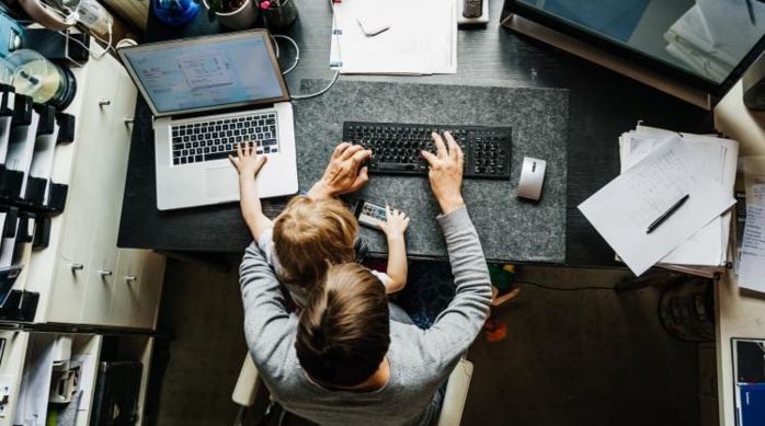 Travail à distance : les employés travaillent plus longtemps et plus dur Travail à distance : les employés travaillent plus longtemps et plus dur