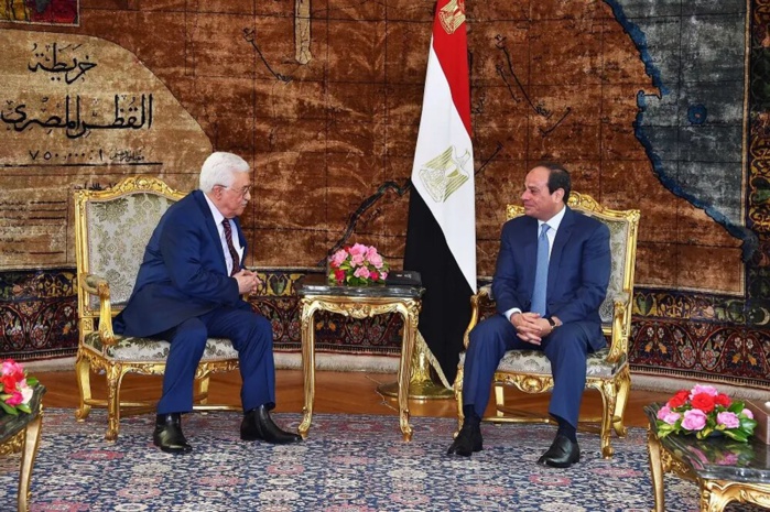 Palestine : Abbas au Caire pour la réunion des factions Palestine : Abbas au Caire pour la réunion des factions
