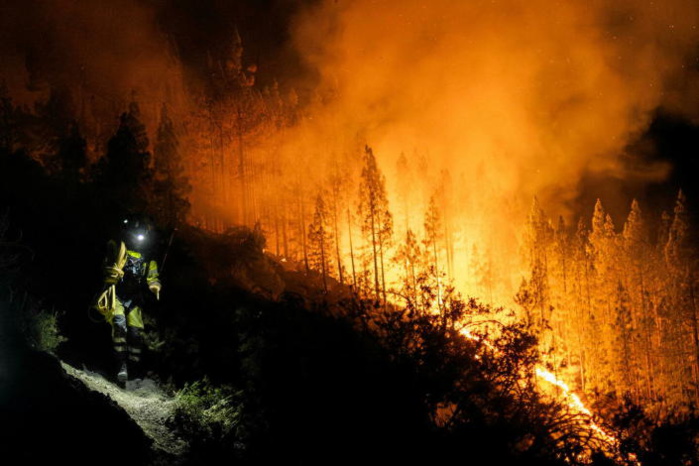 Feux géants : Les menaces des flammes font fuir les populations au Canada et en Espagne