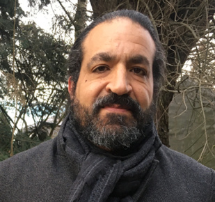 Professeur d’Histoire spécialiste du Maroc, auteur de l’ouvrage « Les Marocains et leurs langues, ce que parler 4 ou 5 langues veut dire», Farid Bahri nous donne sa vision sur l’apprentissage de la darija et l’intégration sociale. Professeur d’Histoire spécialiste du Maroc, auteur de l’ouvrage « Les Marocains et leurs langues, ce que parler 4 ou 5 langues veut dire», Farid Bahri nous donne sa vision sur l’apprentissage de la darija et l’intégration sociale.