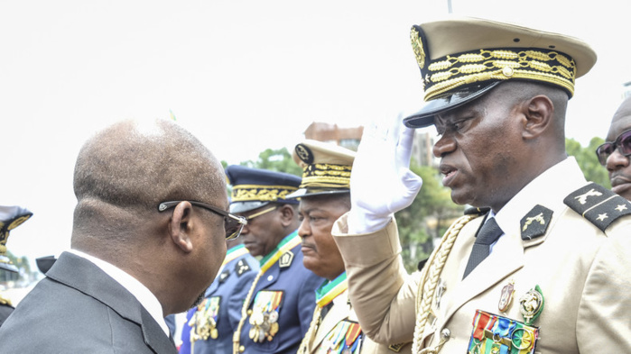 Gabon: Nguema promet des institutions démocratiques