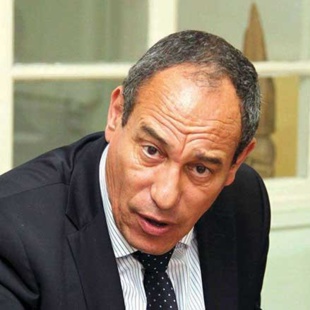 Journaliste en exil et farouche opposant au régime algérien des généraux, Hichem Abboud nous livre son interprétation de la proposition d’aide algérienne. Journaliste en exil et farouche opposant au régime algérien des généraux, Hichem Abboud nous livre son interprétation de la proposition d’aide algérienne.