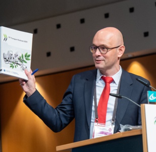 Transports publics : Stratégie multidimensionnelle pour décarboner le secteur Transports publics : Stratégie multidimensionnelle pour décarboner le secteur