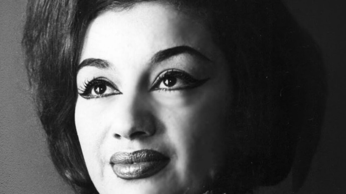 L’artiste interprète une chanson initialement écrite et composée pour Oum Kelthoum. L’artiste interprète une chanson initialement écrite et composée pour Oum Kelthoum.