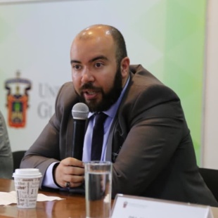 Mohamed Badine El Yattioui, Professeur d'Études Stratégiques au Collège de défense des Emirats Arabes Unis à Abu Dhabi, a répondu à nos questions. Mohamed Badine El Yattioui, Professeur d'Études Stratégiques au Collège de défense des Emirats Arabes Unis à Abu Dhabi, a répondu à nos questions.