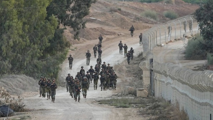 "Manoeuvre terrestre" à Gaza: Israël se prépare mais rien n'a été décidé (armée)