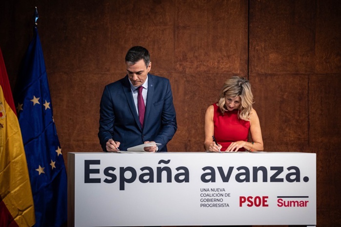 Pedro Sánchez et Yolanda Díaz scellent l’accord pour une nouvelle coalition.