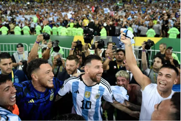 Joie des Argentins après le succès en Superclsico sud-américain Joie des Argentins après le succès en Superclsico sud-américain