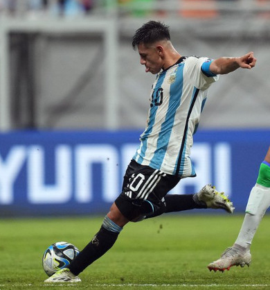 Un nouveau numéro 10 voit le jour en Argentine ! on va sûrement bientôt se l'arracher ! Pour le moment , il évolue à l'Atlétco River Plate . Un nouveau numéro 10 voit le jour en Argentine ! on va sûrement bientôt se l'arracher ! Pour le moment , il évolue à l'Atlétco River Plate .