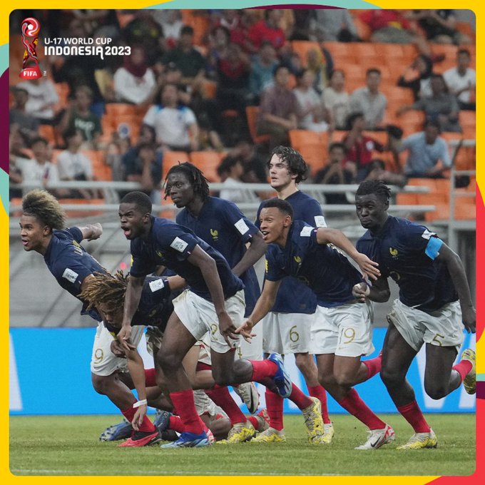 Oui ! Il s'agit bien de l'Equipe de France ! N'en déplaise aux identitaires racistes de l'Hexagone ! Oui ! Il s'agit bien de l'Equipe de France ! N'en déplaise aux identitaires racistes de l'Hexagone !