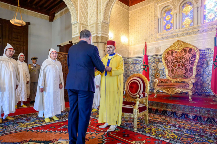 SM le Roi recevant Christophe Lecourtier, Ambassadeur de la République française.