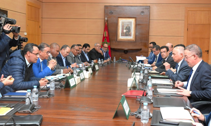 Enseignants : le gouvernement acte le gel du Statut unifié et suspend les nouvelles sanctions disciplinaires Enseignants : le gouvernement acte le gel du Statut unifié et suspend les nouvelles sanctions disciplinaires