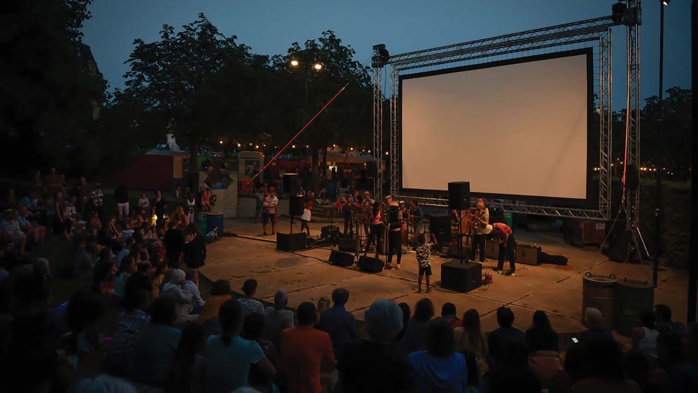 Cinéma Africain: Entre Histoires de Deuil et Récits d'Espérance Cinéma Africain: Entre Histoires de Deuil et Récits d'Espérance