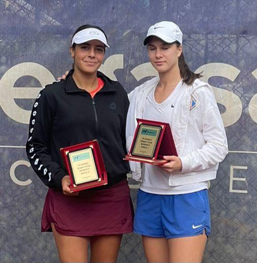 Aya avec sa rivale de la finale. Aya avec sa rivale de la finale.