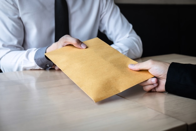 Le rapport de l’INPPLC met en lumière les défis persistants de la corruption au Maroc. Le rapport de l’INPPLC met en lumière les défis persistants de la corruption au Maroc.