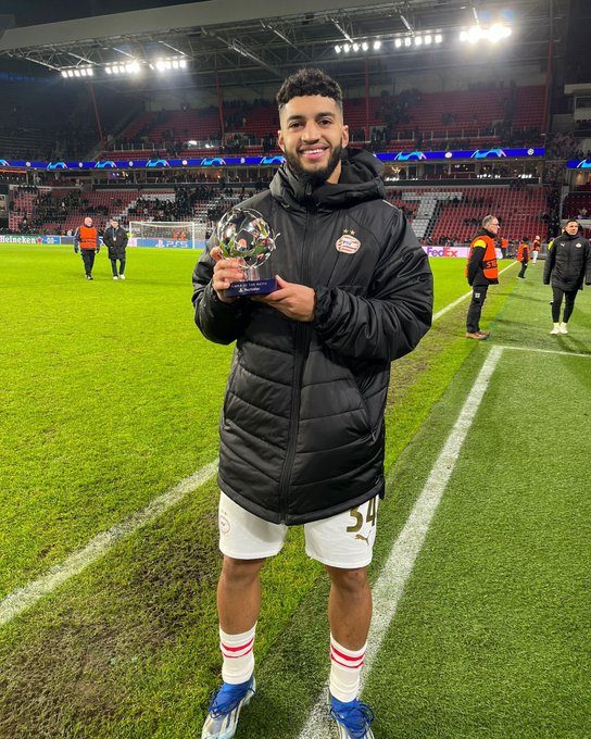 Une grosse prestation, une passe décisive , une balle s'écrasant sur le poteau et le Trophée du " Meilleur joueur du match" tel est le résumé de la soirée réussie de Saibari ! En apothéose, la qualification pour les huitièmes. Une grosse prestation, une passe décisive , une balle s'écrasant sur le poteau et le Trophée du " Meilleur joueur du match" tel est le résumé de la soirée réussie de Saibari ! En apothéose, la qualification pour les huitièmes.