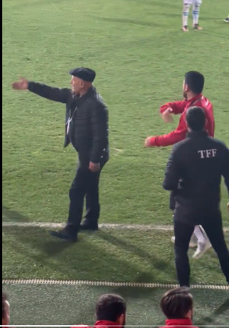 Foot turc : Un président fait arrêter un match pour protester contre l’arbitrage! Foot turc : Un président fait arrêter un match pour protester contre l’arbitrage!