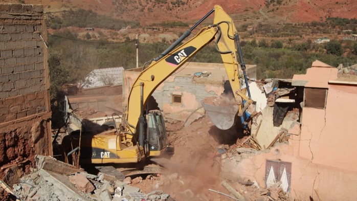 Séisme d’Al Haouz : Poursuite à la commune d’Anougal de l’opération de démolition des maisons endommagées et d'enlèvement des décombres