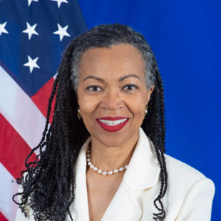 Gina Abercrombie-Winstanley, ex-ambassadrice américaine et diplomate au Département d’Etat, a répondu à nos questions. Gina Abercrombie-Winstanley, ex-ambassadrice américaine et diplomate au Département d’Etat, a répondu à nos questions.