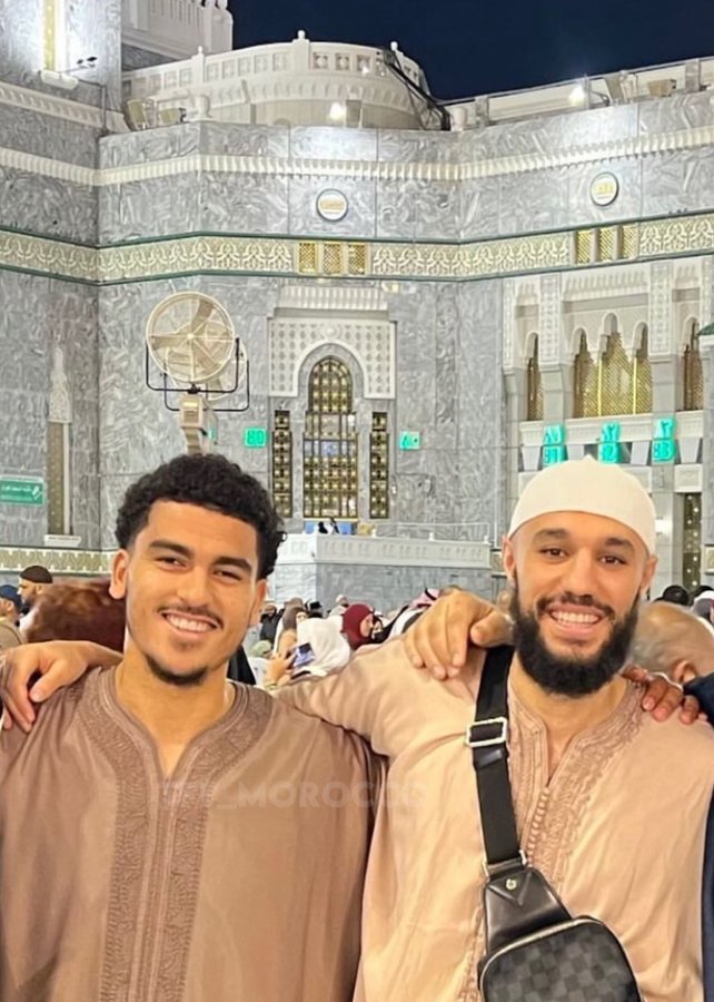 Footballeurs marocains du Monde: Aboukhlal et Mezraoui en voyage spirituel ! Footballeurs marocains du Monde: Aboukhlal et Mezraoui en voyage spirituel !