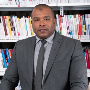 Youssef Allakouch, Secrétaire général de la Fédération autonome de l'enseignement, affiliée à l'Union générale des travailleurs du Maroc (UGTM), a livré son appréciation à l’issue de la signature du nouvel accord sur le Statut Unifié Youssef Allakouch, Secrétaire général de la Fédération autonome de l'enseignement, affiliée à l'Union générale des travailleurs du Maroc (UGTM), a livré son appréciation à l’issue de la signature du nouvel accord sur le Statut Unifié