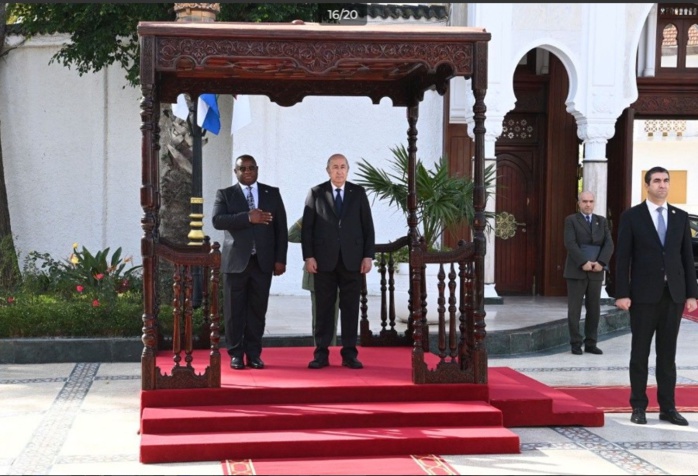 L’étrange visite du président Sierra-léonais à Alger L’étrange visite du président Sierra-léonais à Alger