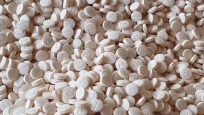 Meknès: Saisie de 1.500 comprimés psychotropes et interpellation de deux individus pour trafic de drogue (source sécuritaire) Meknès: Saisie de 1.500 comprimés psychotropes et interpellation de deux individus pour trafic de drogue (source sécuritaire)