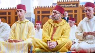SM le Roi accomplit la prière du vendredi à la mosquée "le Prince Héritier Moulay El Hassan" à Salé SM le Roi accomplit la prière du vendredi à la mosquée "le Prince Héritier Moulay El Hassan" à Salé