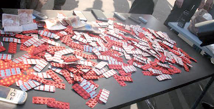 Salé : une pharmacienne interpellée pour lien présumé avec un réseau criminel s'activant dans le trafic de drogues et de psychotropes (source sécuritaire) Salé : une pharmacienne interpellée pour lien présumé avec un réseau criminel s'activant dans le trafic de drogues et de psychotropes (source sécuritaire)