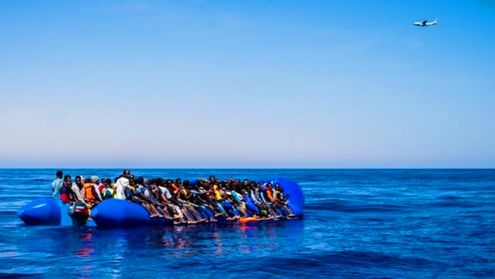 Dakhla: Un Garde-côtes de la Marine Royale porte assistance à 57 Subsahariens candidats à la migration irrégulière