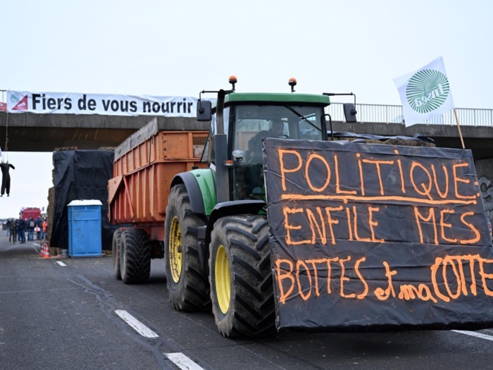 France: Les agriculteurs bloquent des axes stratégiques autour de Paris