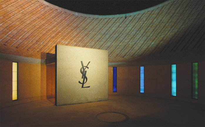 Un Hommage Botanique : « Les Fleurs d’Yves Saint Laurent » Un Hommage Botanique : « Les Fleurs d’Yves Saint Laurent »