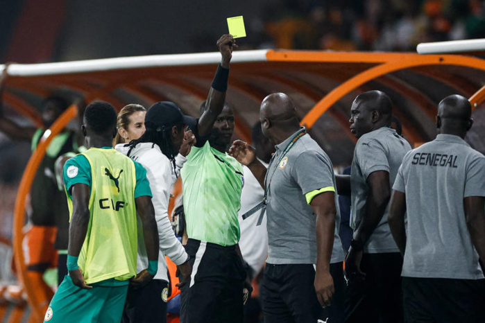 L'arbitre Gabonais Pierre Atcho lors du match Sénégal - Côte d'Ivoire