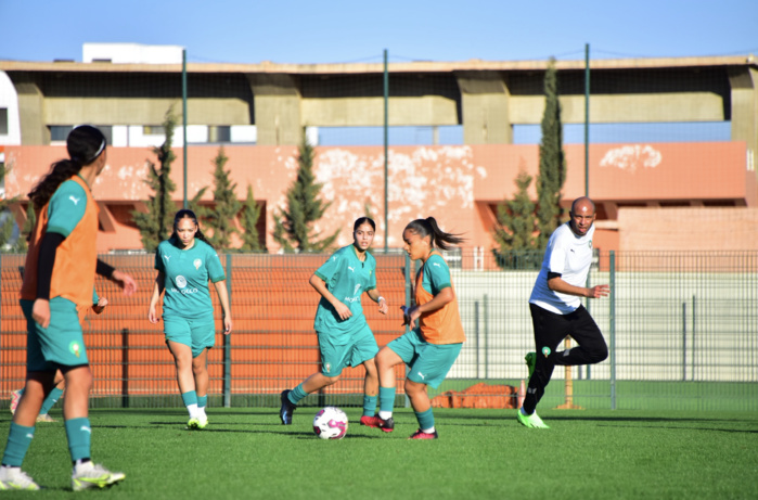 Les U17 Marocaines en préparation  d'avant-match à Berkane