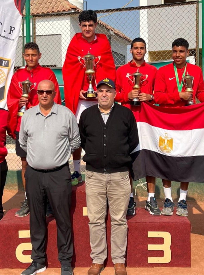 Le podium garçons avec Karim Bennani en champion. Le podium garçons avec Karim Bennani en champion.