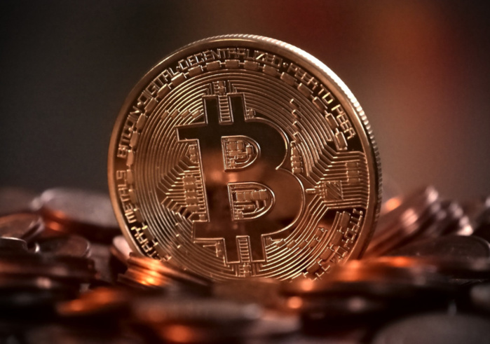 Le Bitcoin dépasse 57.000 dollars et stimule le marché de la cryptographie