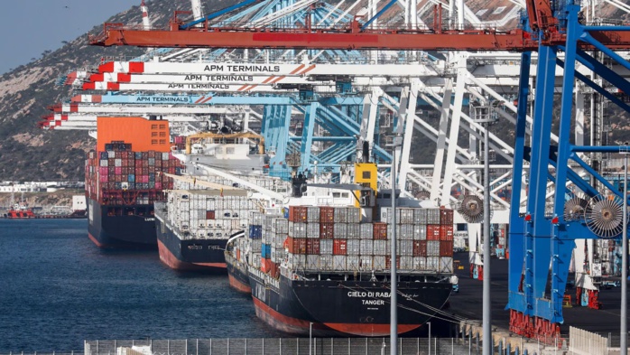 Les autorités algériennes ont interdit toute activité de transbordement depuis Tanger Med. Les autorités algériennes ont interdit toute activité de transbordement depuis Tanger Med.