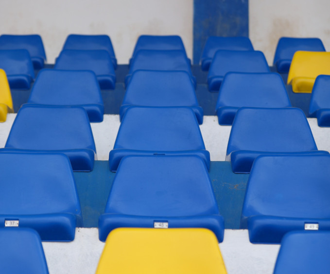 Le huis clos prive les joueurs de leur principale source de motivation: les supporters .Ce sont ces derniers qui donnent vie au spectacle . Sans leur présence, il est froid et triste ! Le huis clos prive les joueurs de leur principale source de motivation: les supporters .Ce sont ces derniers qui donnent vie au spectacle . Sans leur présence, il est froid et triste !